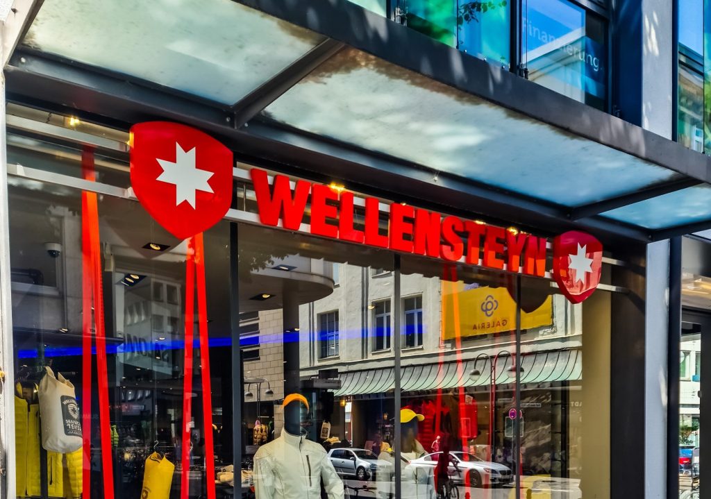 Bold signage attracts attention to the stylish outfit displayed on the mannequin
